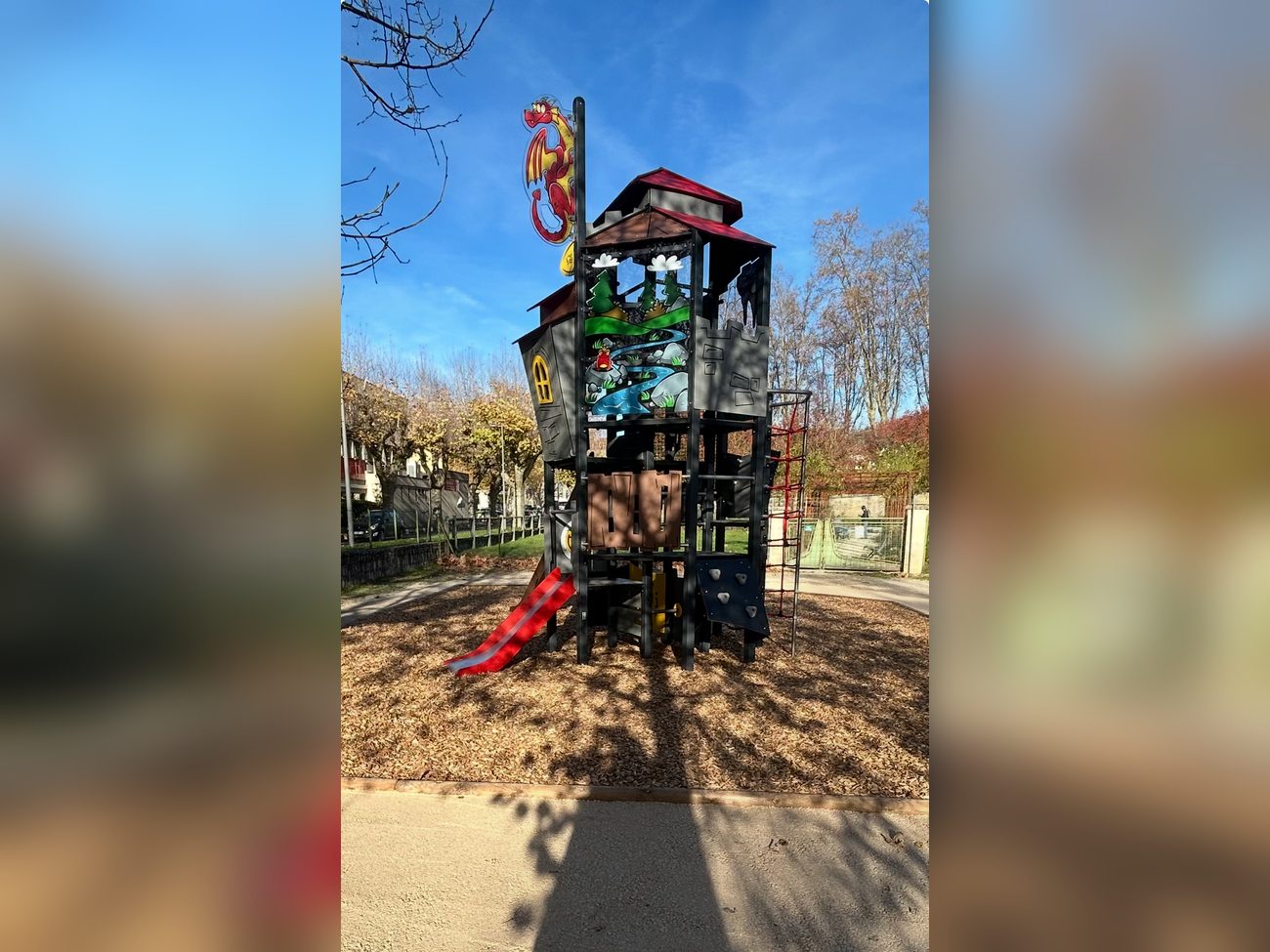 Tour d'escalade avec toboggan au parc Gaubert à Cahors