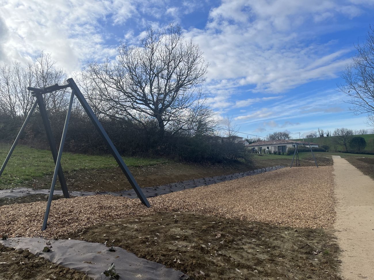 Tyrolienne installée dans un parc public